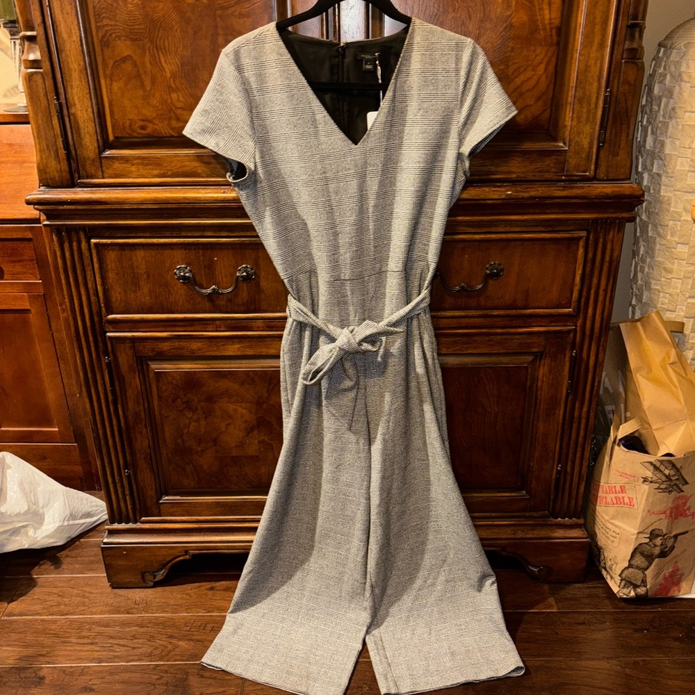 Ann Taylor Black and White Patterned Jumpsuit with Belt Size 4 - Picture 2 of 5